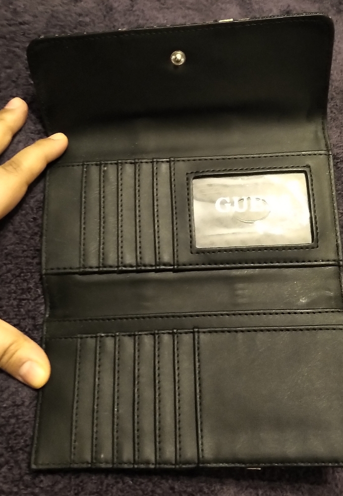Guess Wallet - Picture 3 of 3
